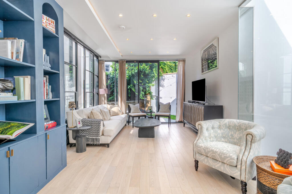House in London, Sands End, Fulham - View 2