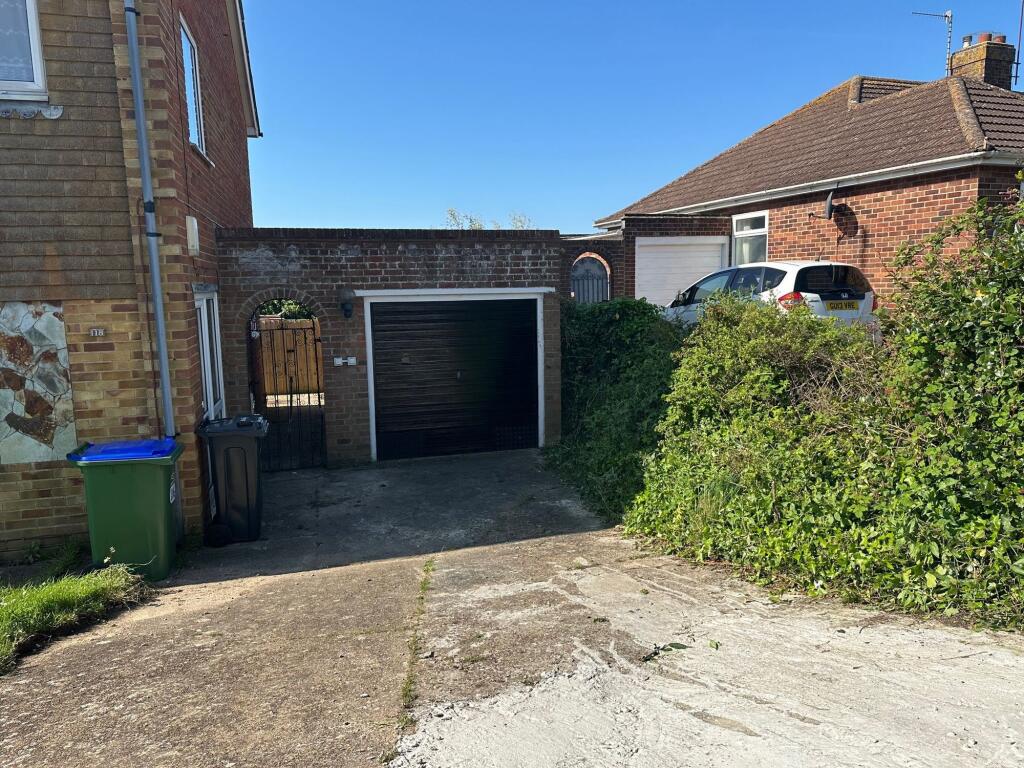 Studio parking on Bevendean Avenue, Saltdean, BN2 8PE, £60,000