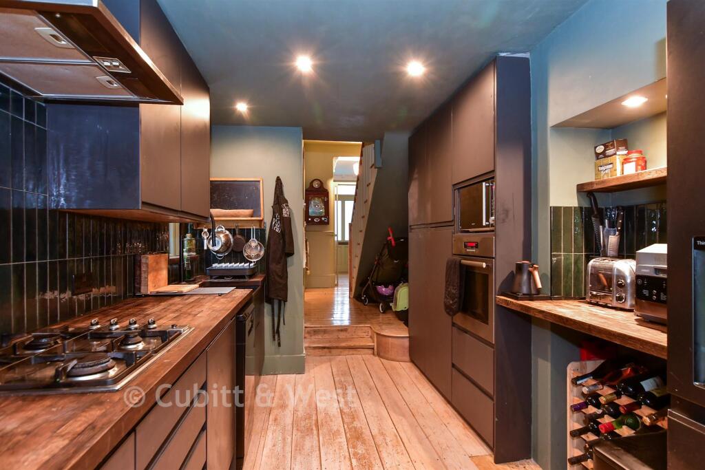 2-bed flat on Vere Road, Brighton, East Sussex, £525,000