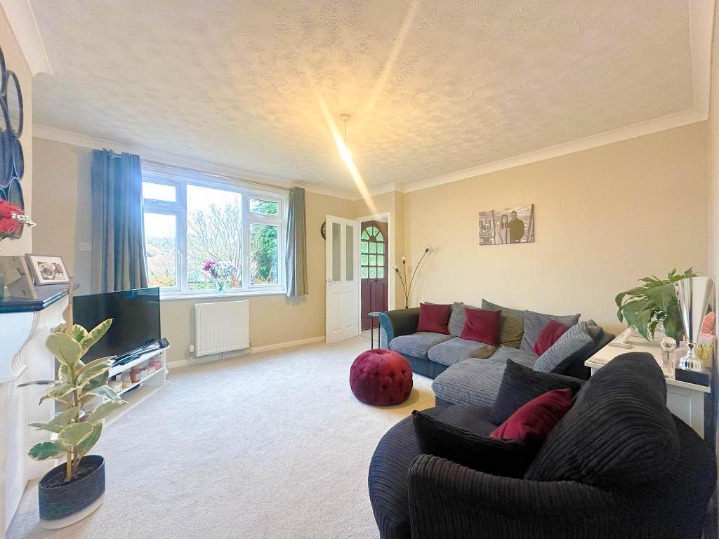 Longcroft Avenue, Devizes, SN10 3AS photo 2
