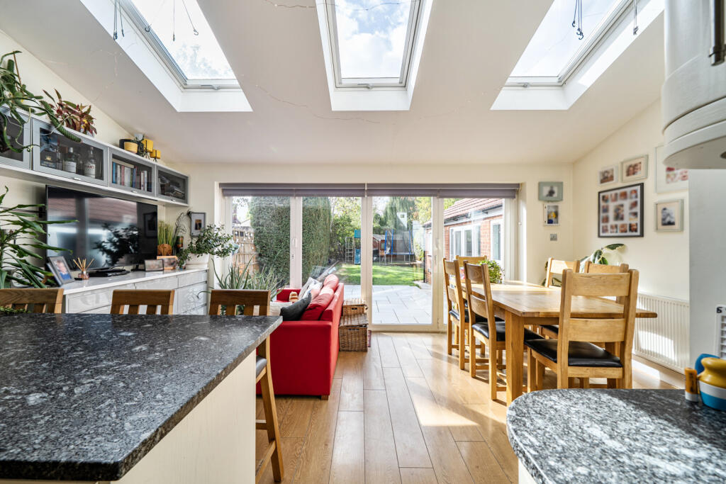 Copthall Road East, Ickenham, Uxbridge photo 4