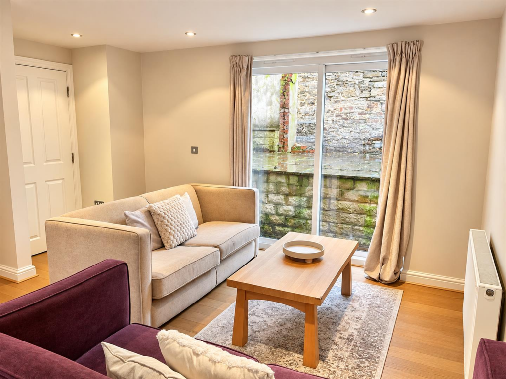 Apartment in Sheffield - View 3