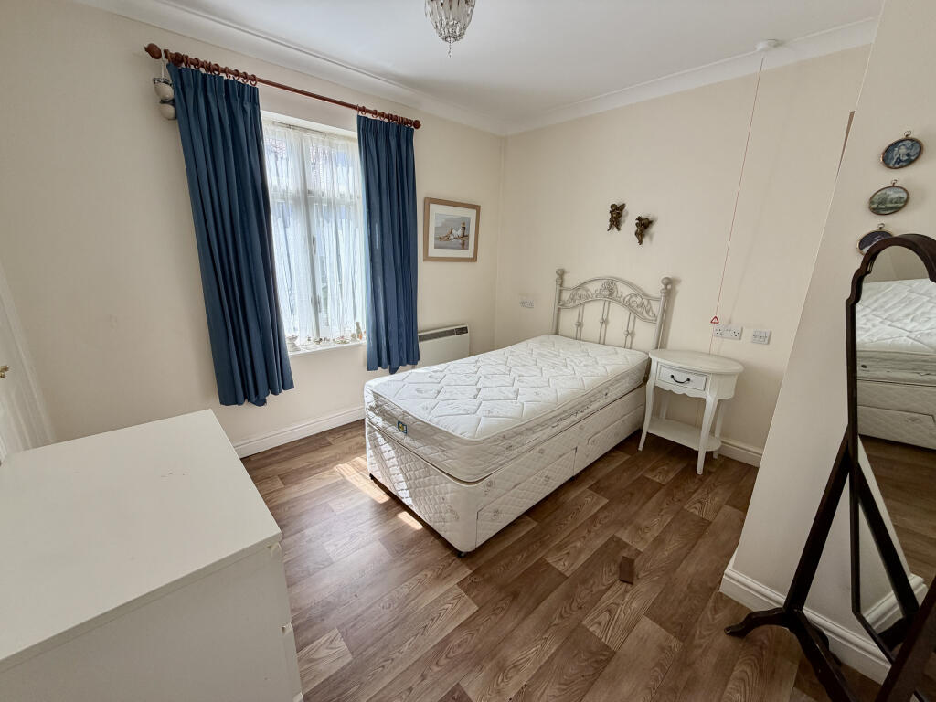 Apartment in Wells, Somerset - View 5