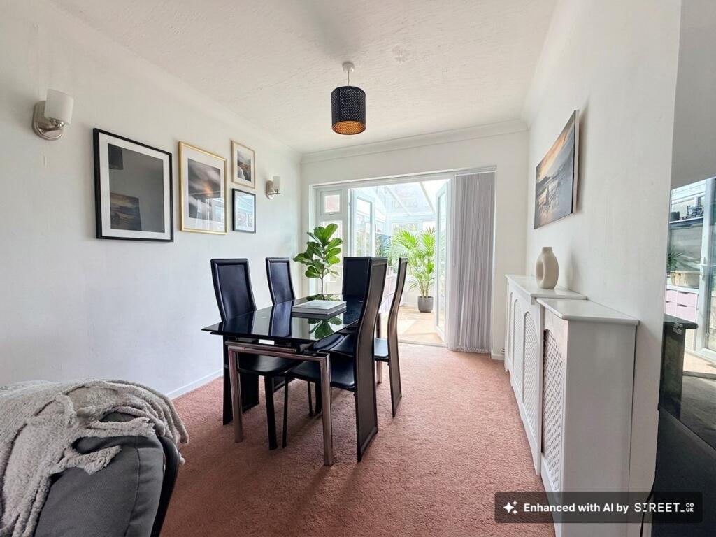 House in Nuneaton and Bedworth, Warwickshire - View 5