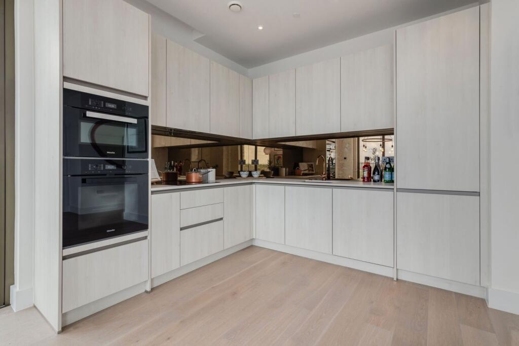 Apartment in London, City of Westminster - More