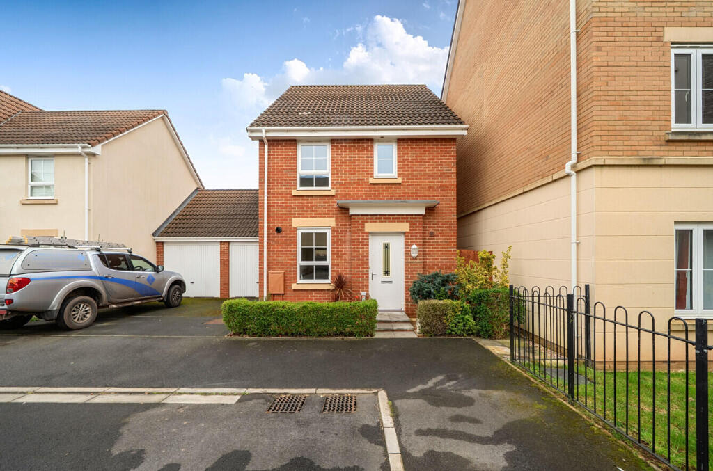 3-bed house on Mill House Road, Norton Fitzwarren, Taunton, £275,000