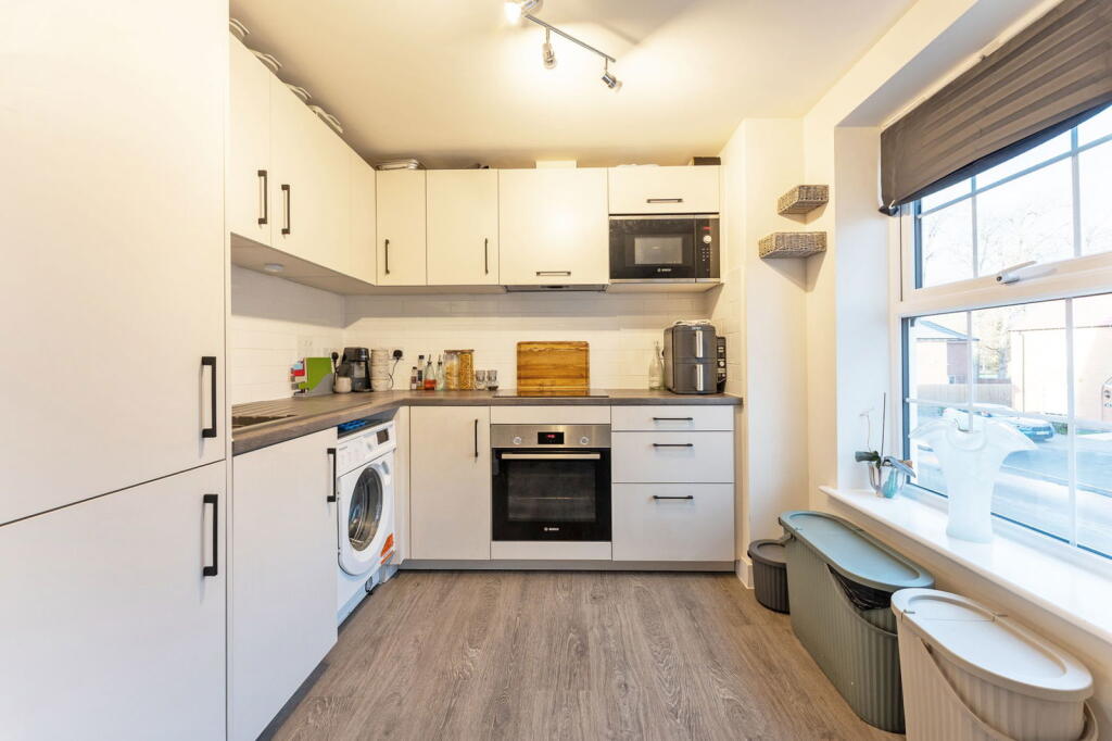 Biddenham Park Way, Bedford, Bedfordshire, MK40 photo 4