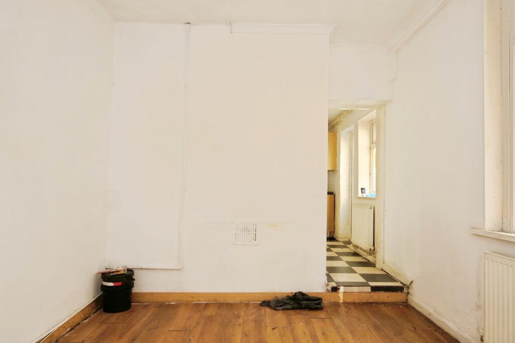 House in Newport - View 5
