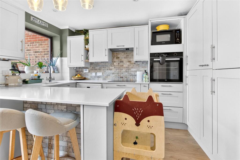House in Winkfield, Bracknell Forest - View 3
