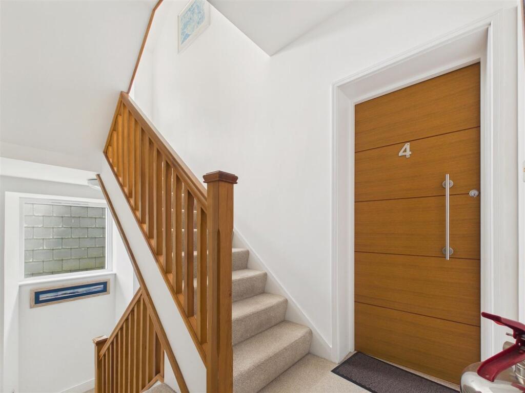 Apartment in Truro - View 4