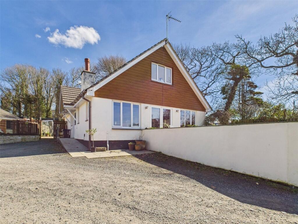 4-bed detached on Kings Hill, Bude, Cornwall, £425,000
