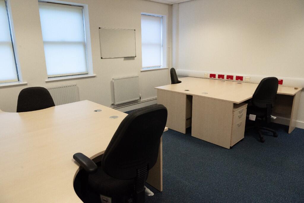 4 Desk Office II