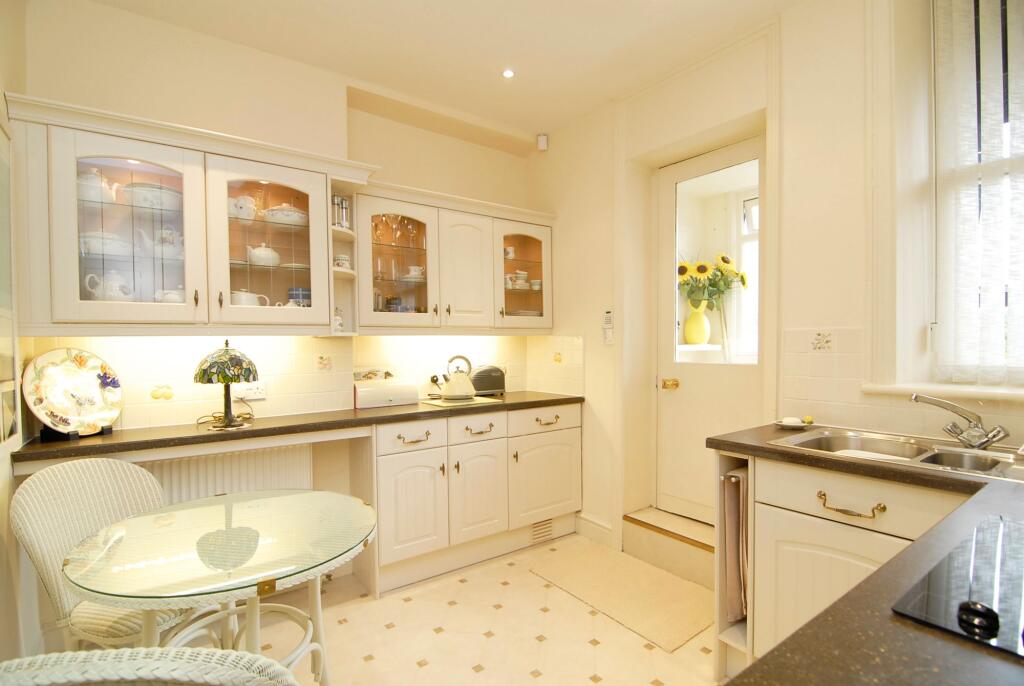 Apartment in Beaulieu Court, Harrogate - View 3
