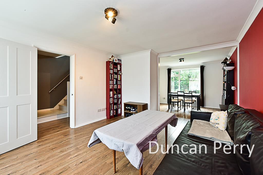 Greville Close, Welham Green photo 3