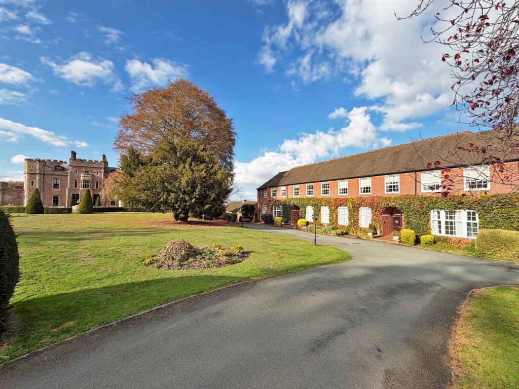 3-bed flat on Rowton Court, Rowton, Halfway House, Shrewsbury, £180,000