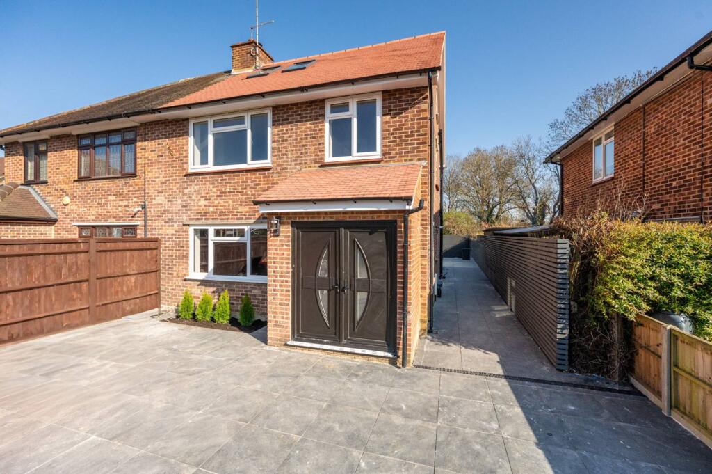 Main image of property: Keepers Farm Close, Windsor, SL4