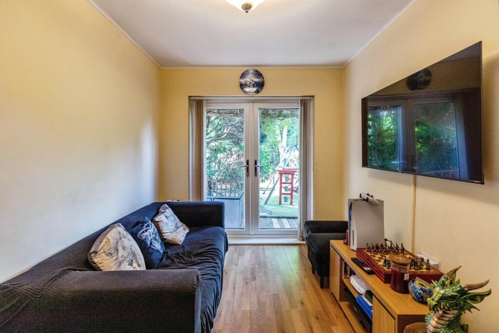 House in Kettering, Avondale - More