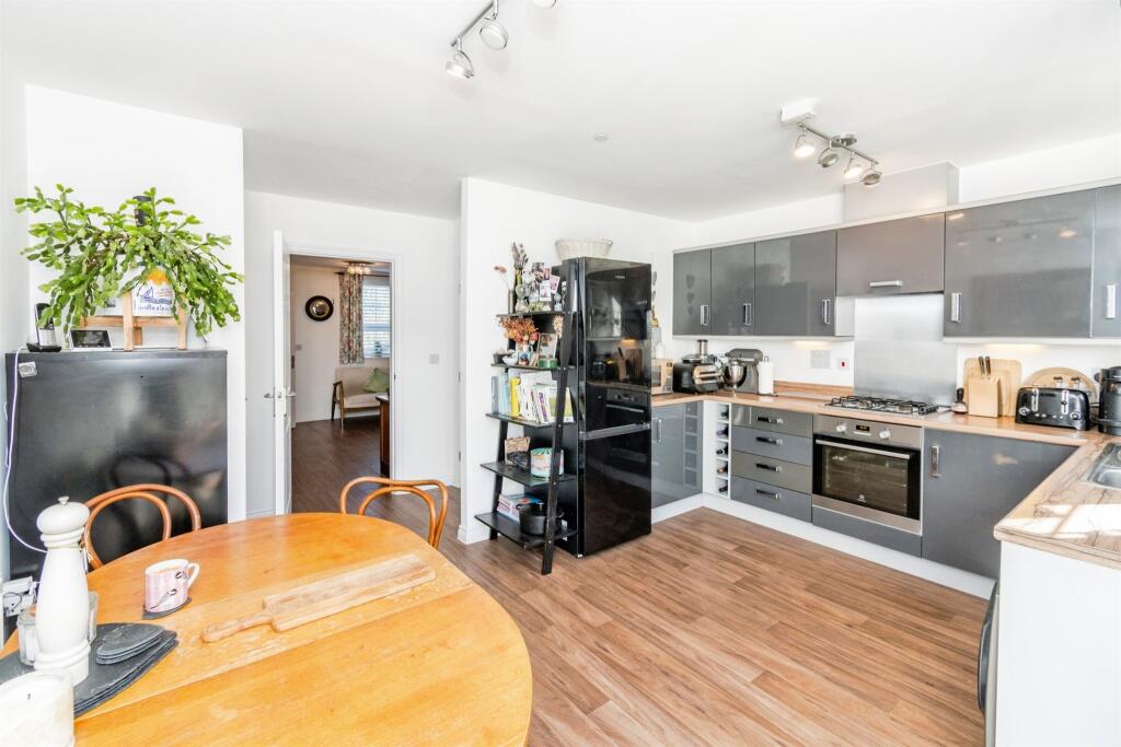 House in Eastleigh, Hedge End - View 4