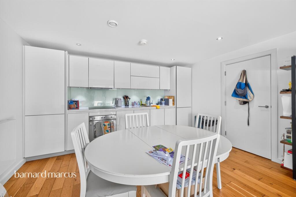Apartment in London - View 5