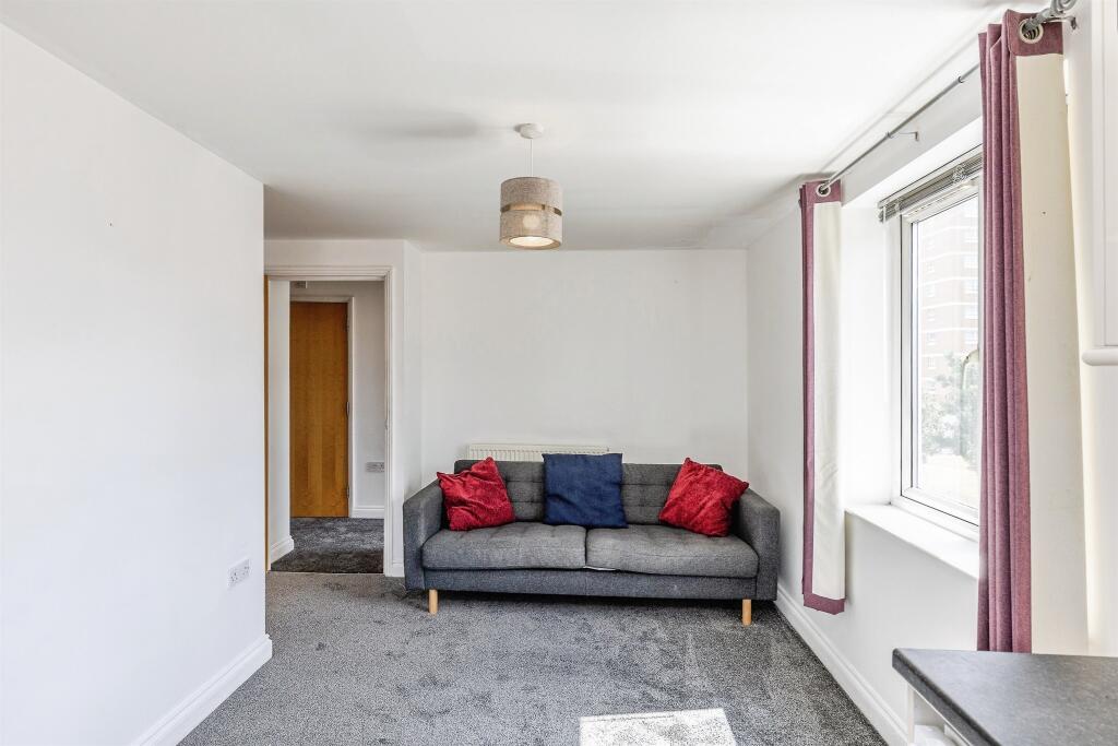 Apartment in Bristol, Bedminster - View 5