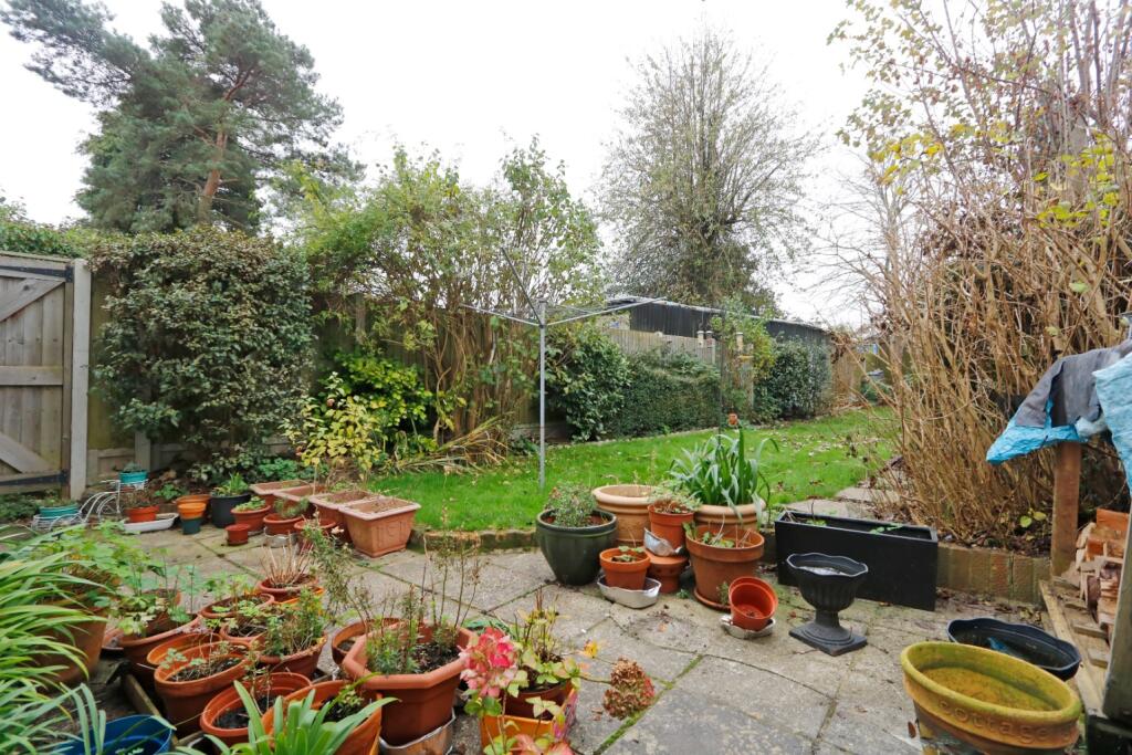 Church Road, Hadleigh, Essex photo 2