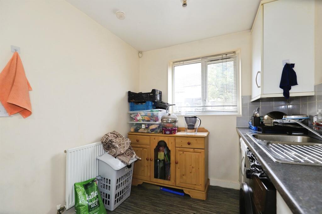 House in Wolverhampton, West Midlands - More