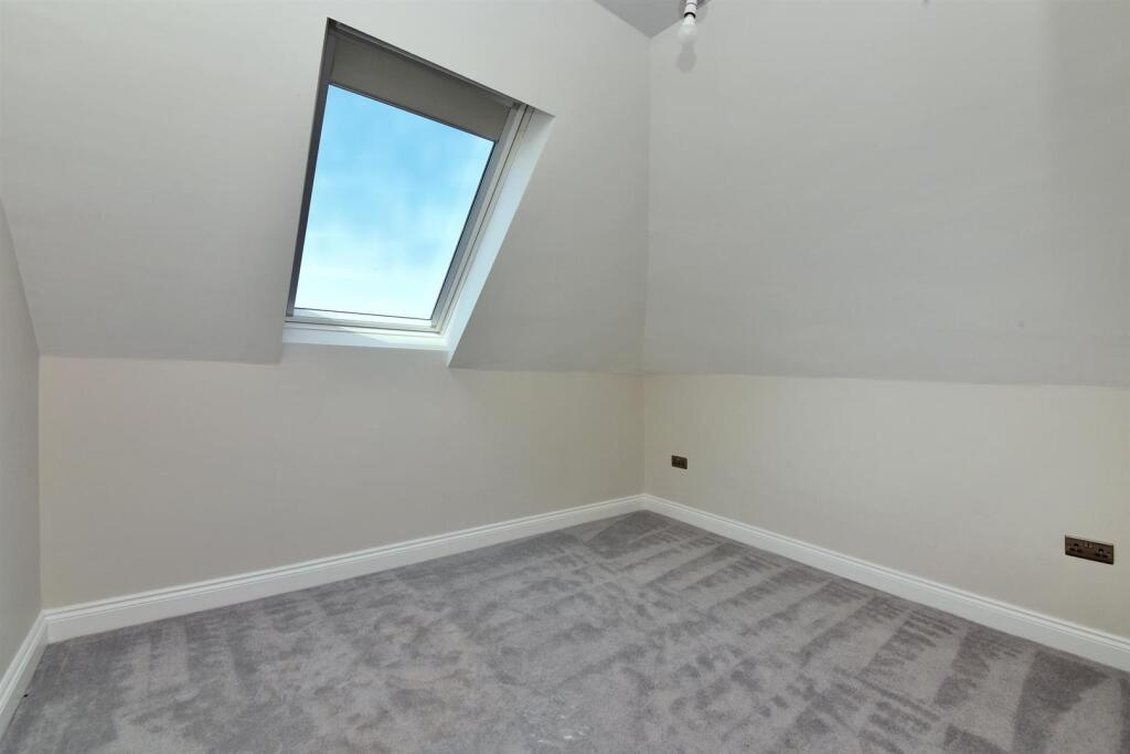 Apartment in Sutton - More