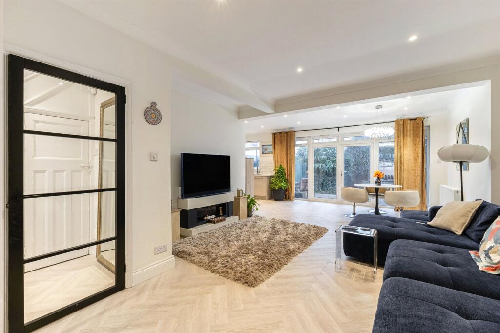 The Drive, Isleworth, TW7 photo 2