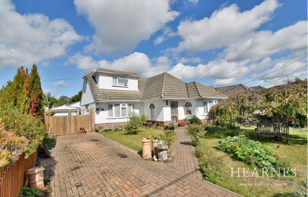 3-bed bungalow on Mayfield Drive, Ferndown, BH22, £525,000