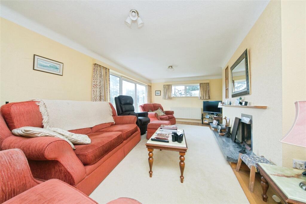 House in Porthaethwy / Menai Bridge, Four Crosses, Ynys Môn / Isle of Anglesey - More