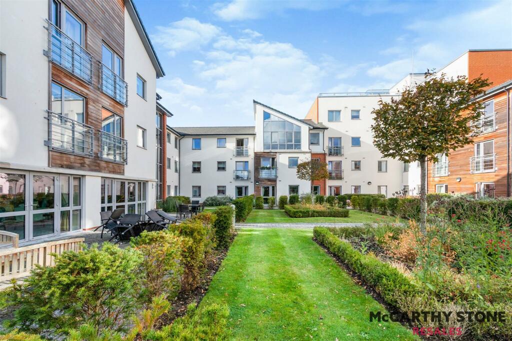 Main image of property: Kings Place, Fleet Road, Fleet, GU51 3FS