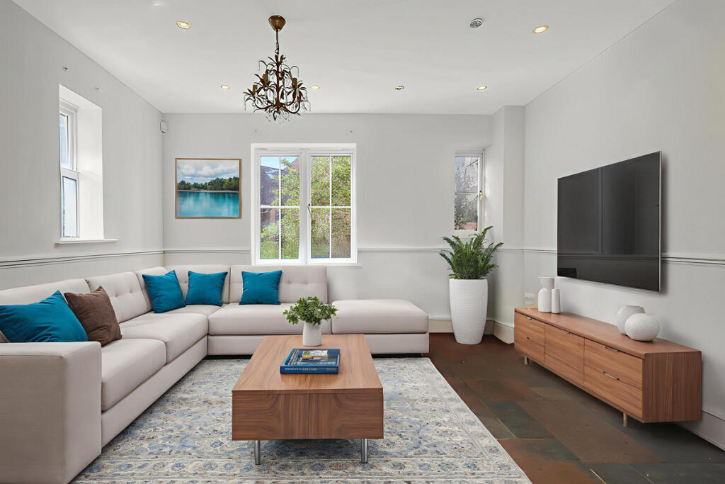 House in Chelmsford, Chancellor Park, Chelmer - View 5