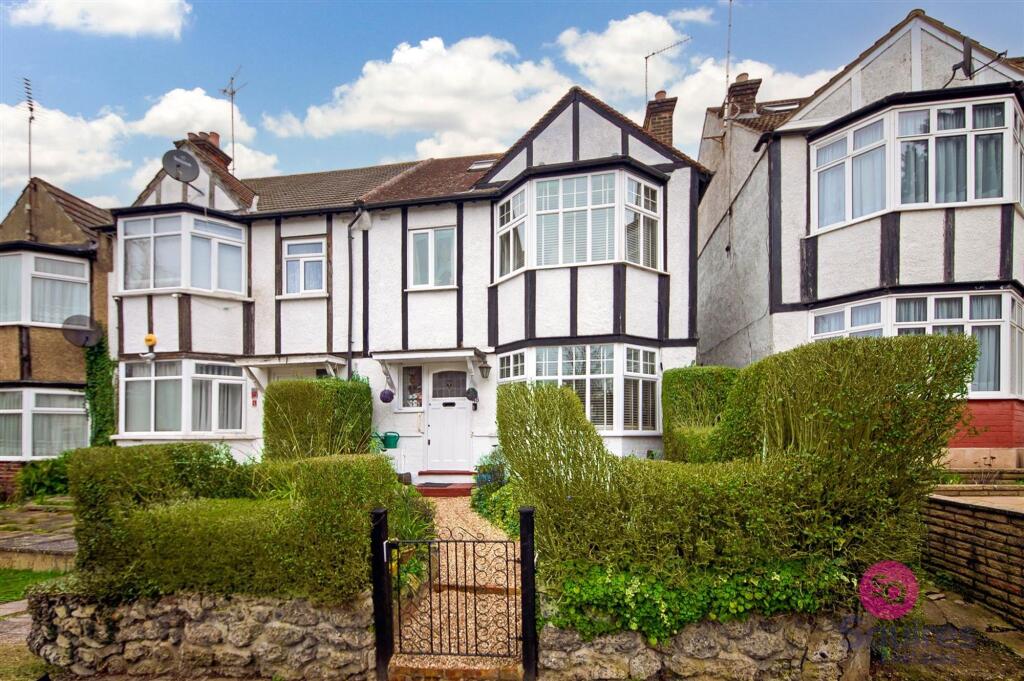 Grosvenor Road, London, N3 photo 3