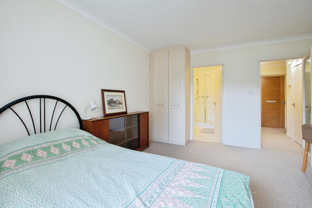 Albert Road, Ferndown photo 5