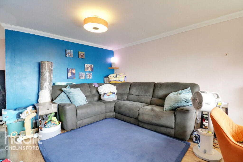 Snowdrop Close, Chelmsford photo 2