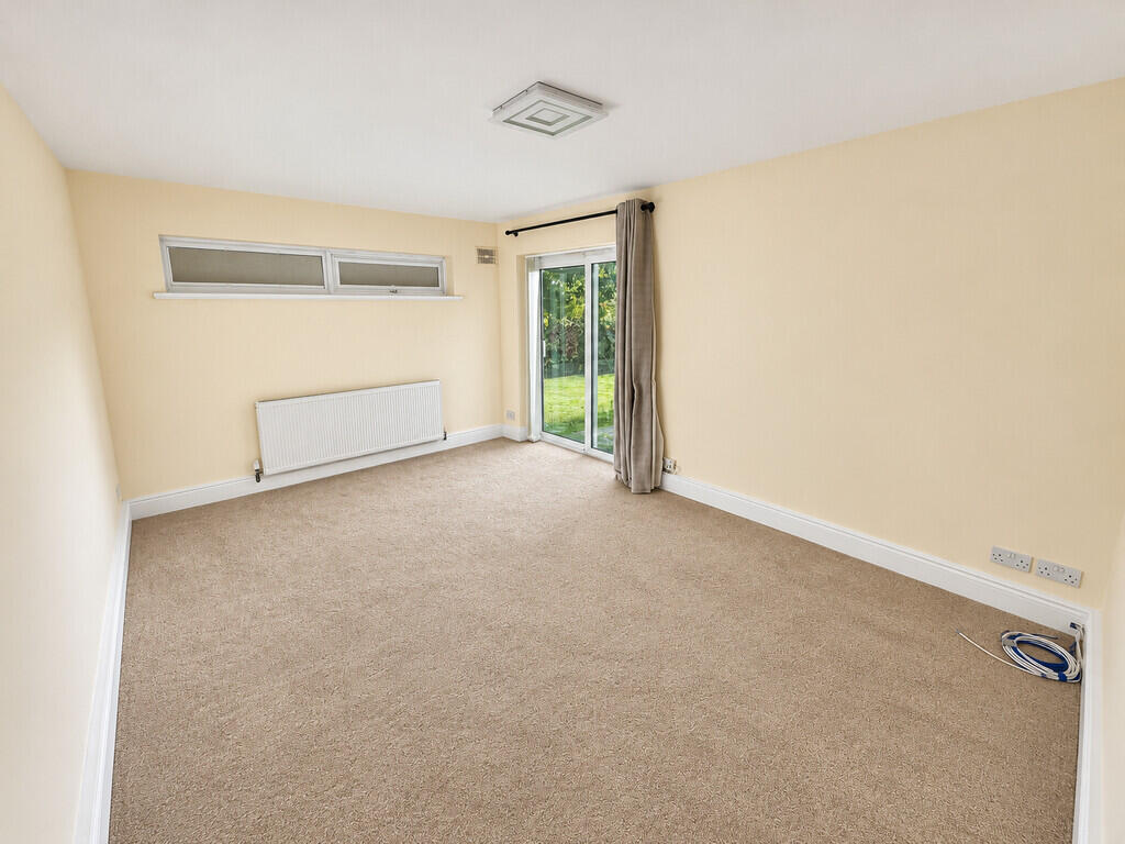 Apartment in Southend-on-Sea - View 5