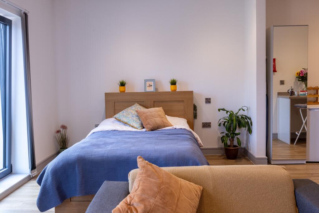 Main image of property: Park View, 35 Old Tiverton Road, Exeter - Includes all bills