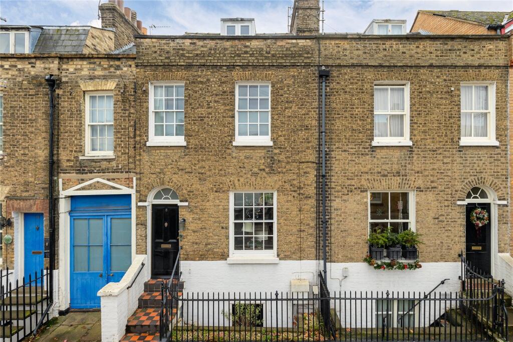 Main image of property: Newmarket Road, Cambridge, Cambridgeshire, CB5