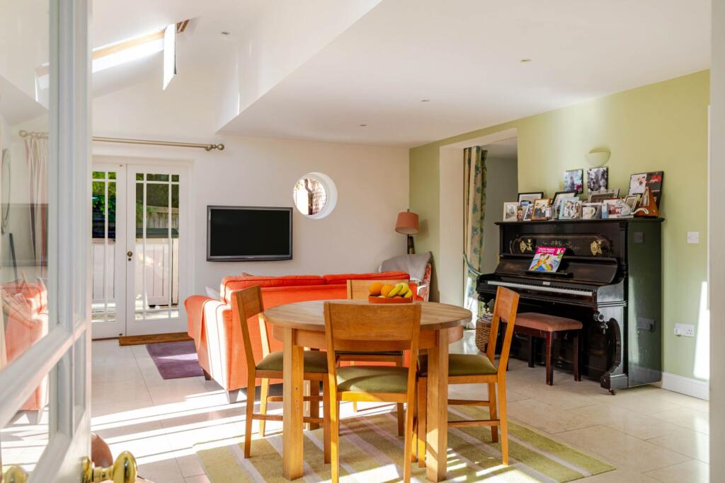 House in Marlborough, St Margarets - More