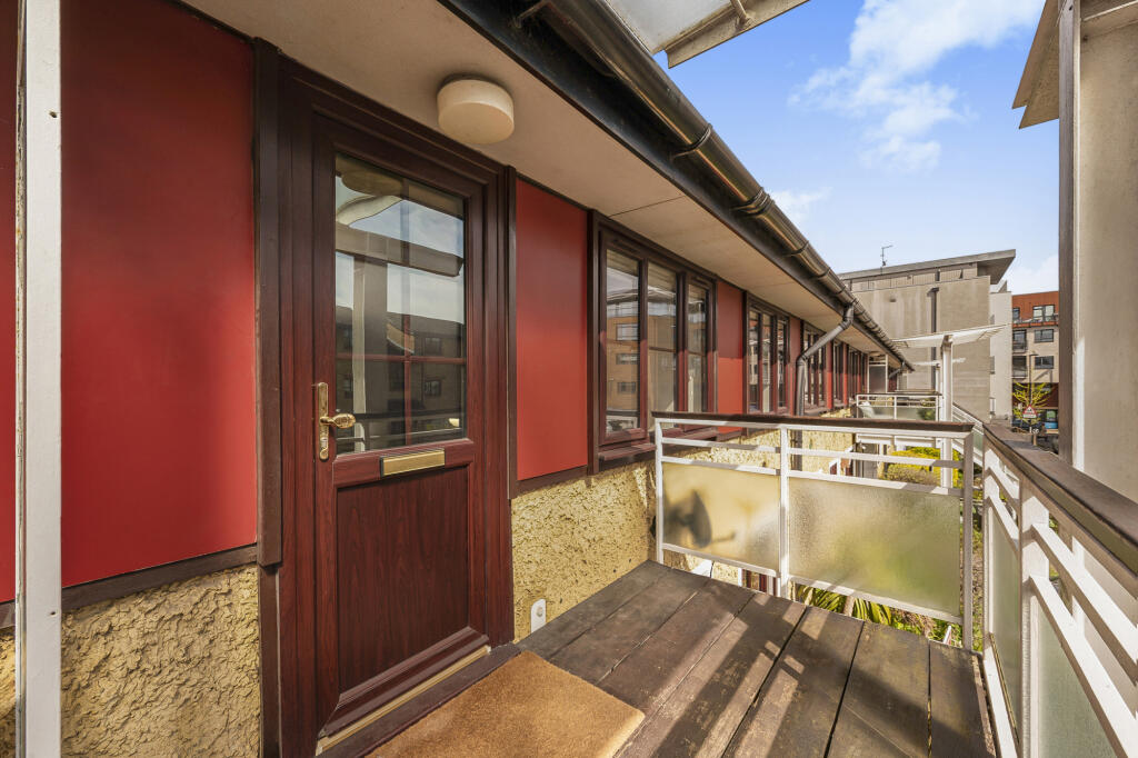 Apartment in London - More