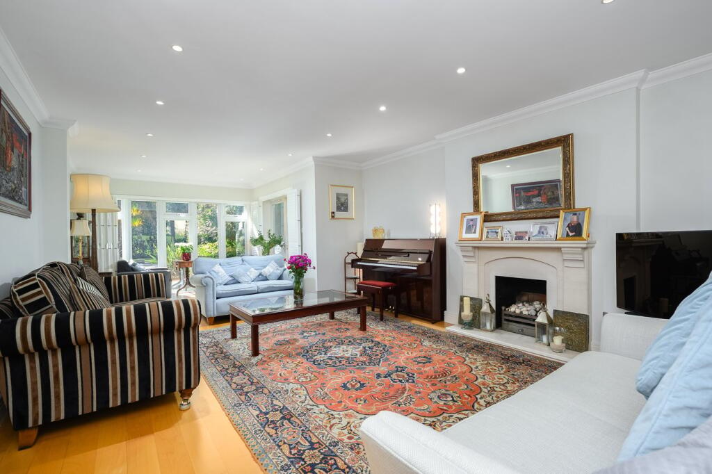 House in Elmbridge, Surrey - View 2