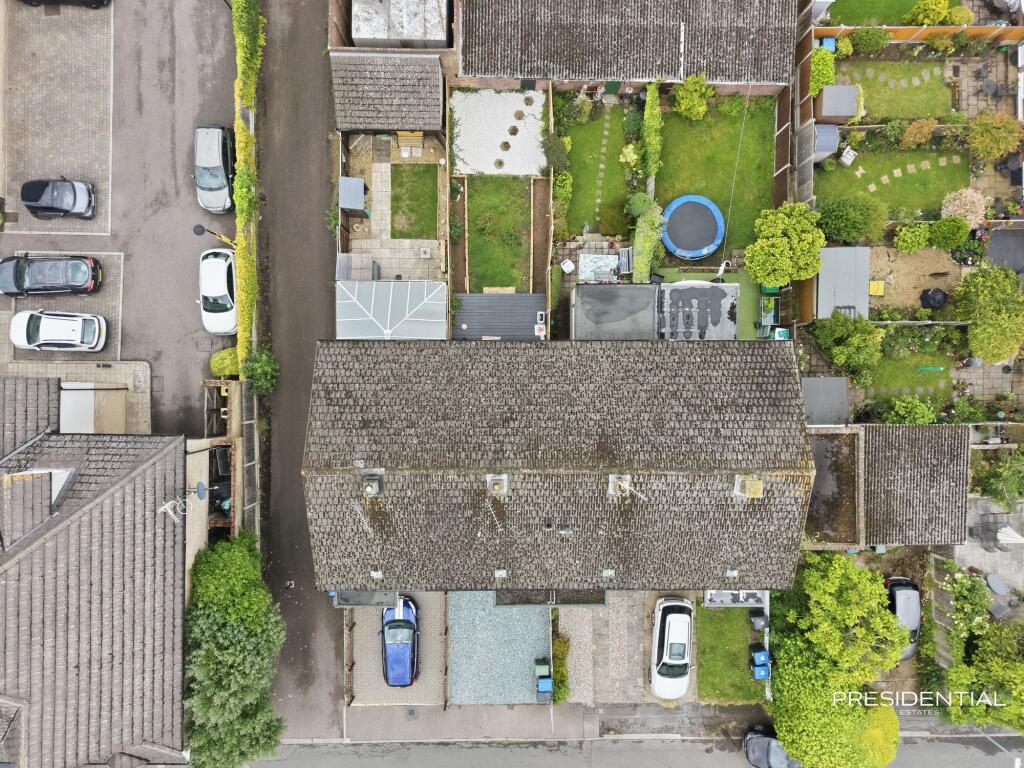 Sunnymede, Chigwell, IG7 photo 4