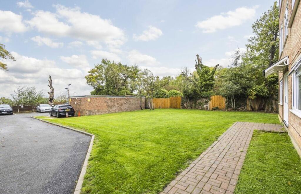 Apartment in London, Hendon - View 5
