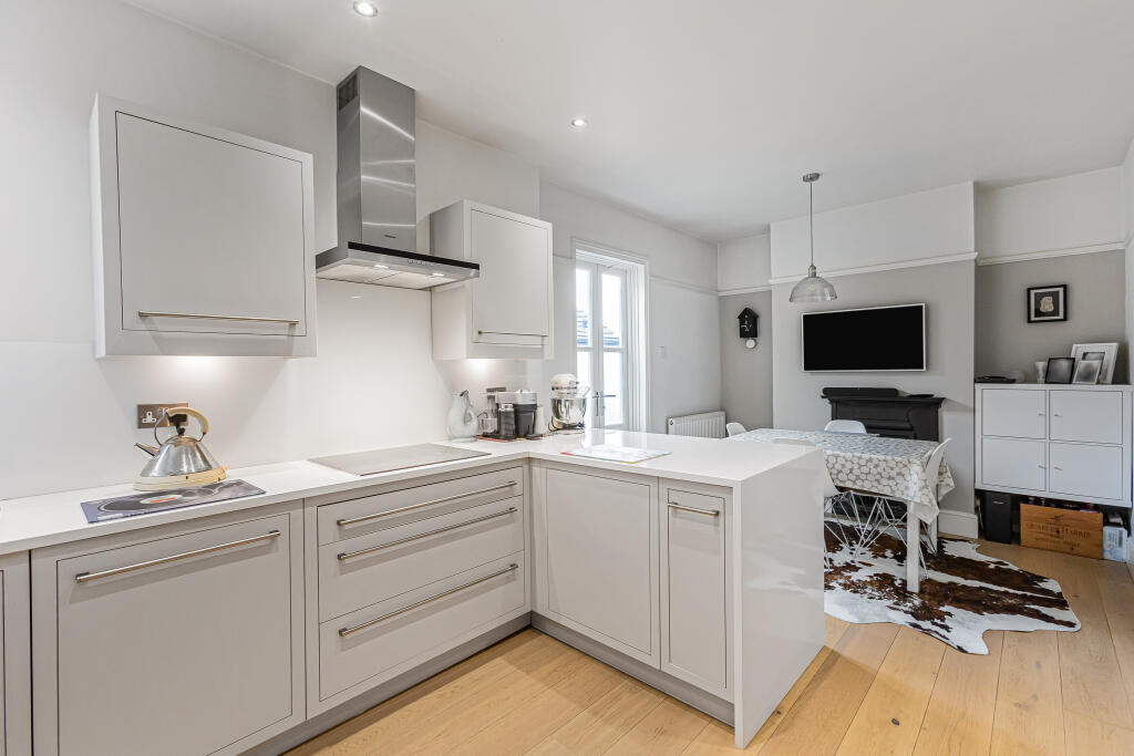 Apartment in St Albans, Harpenden - View 5