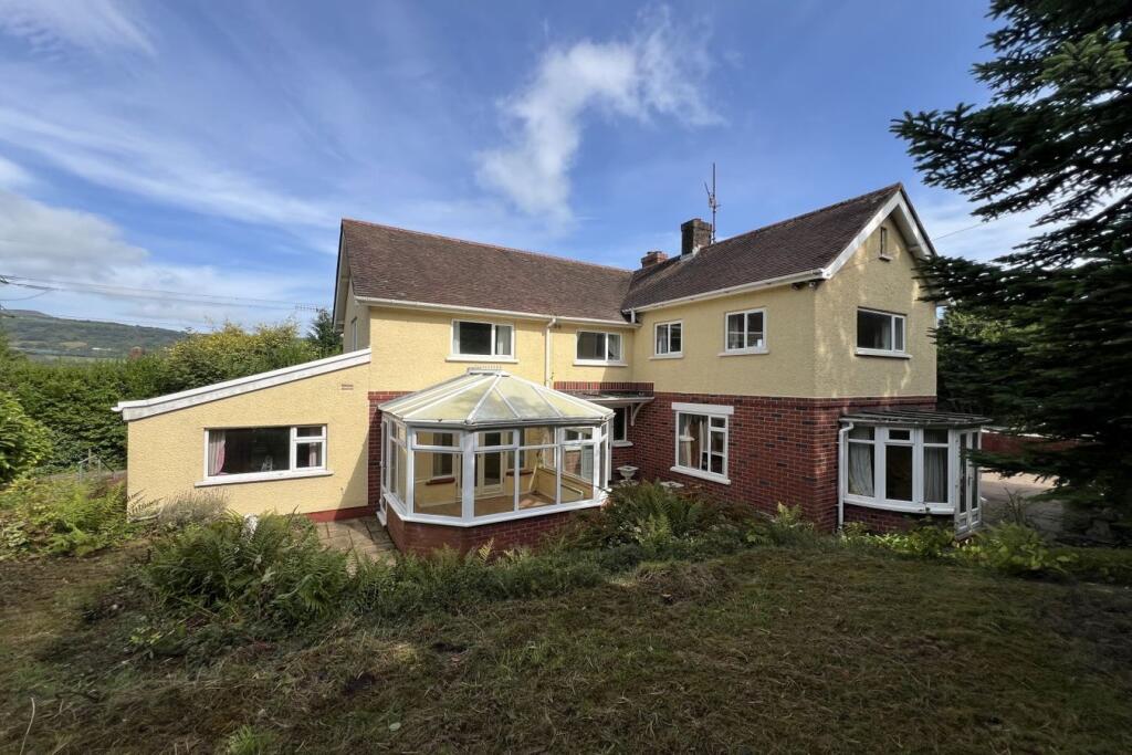 House in Abergavenny, Llanfoist Fawr