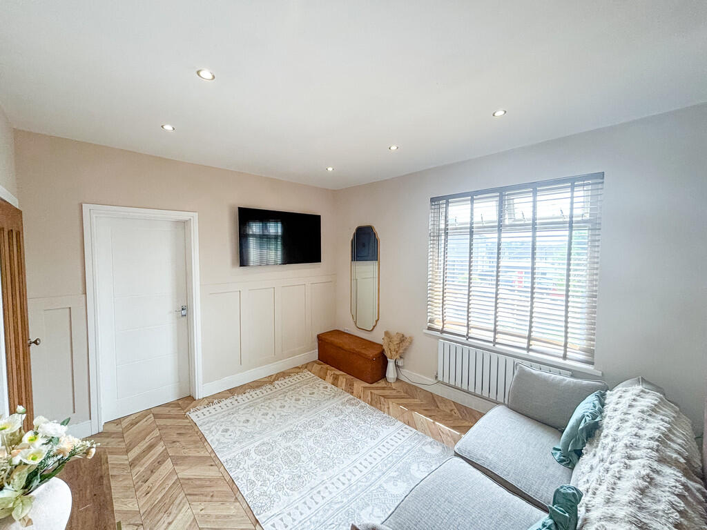 Brynhyfryd Terrace, Penpedairheol - View 6