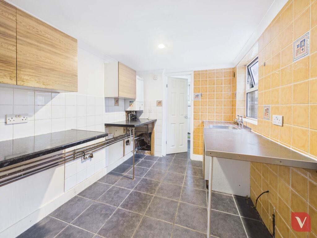 House in Luton - View 4
