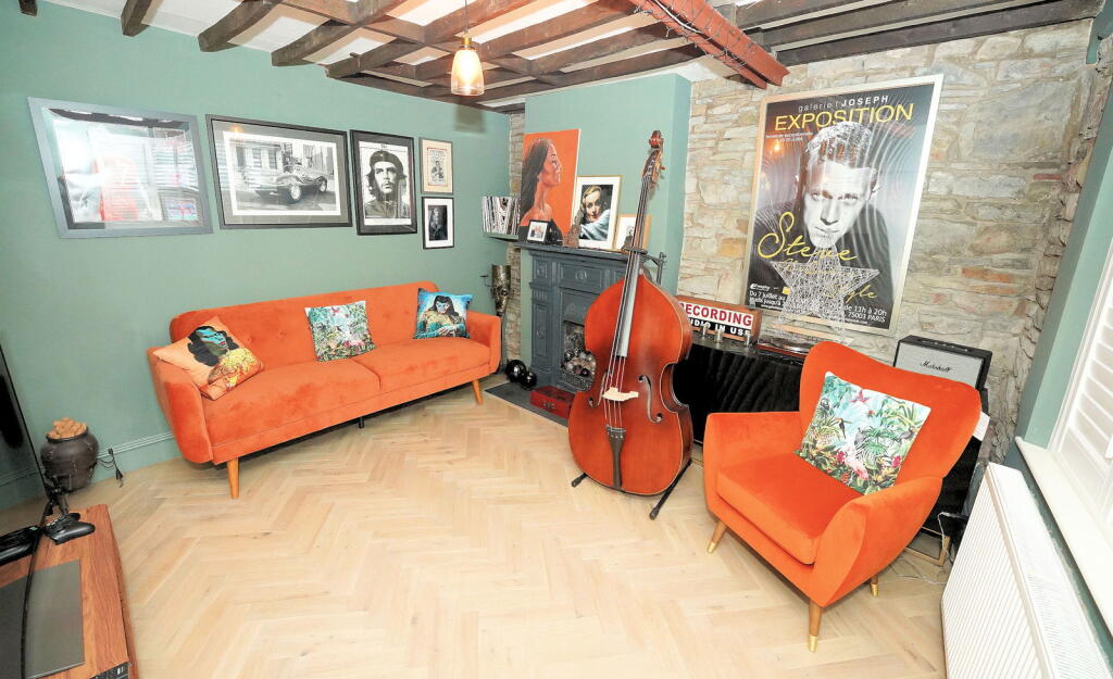 a lovely south facing garden - beautifully presented character home photo 4