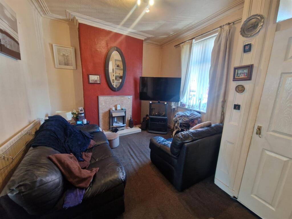 Ryeburne Street, Greenacres, Oldham photo 5