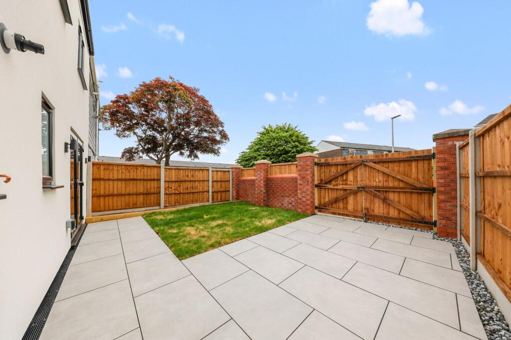 House in Runcorn, Halton Brook, Grange - View 4